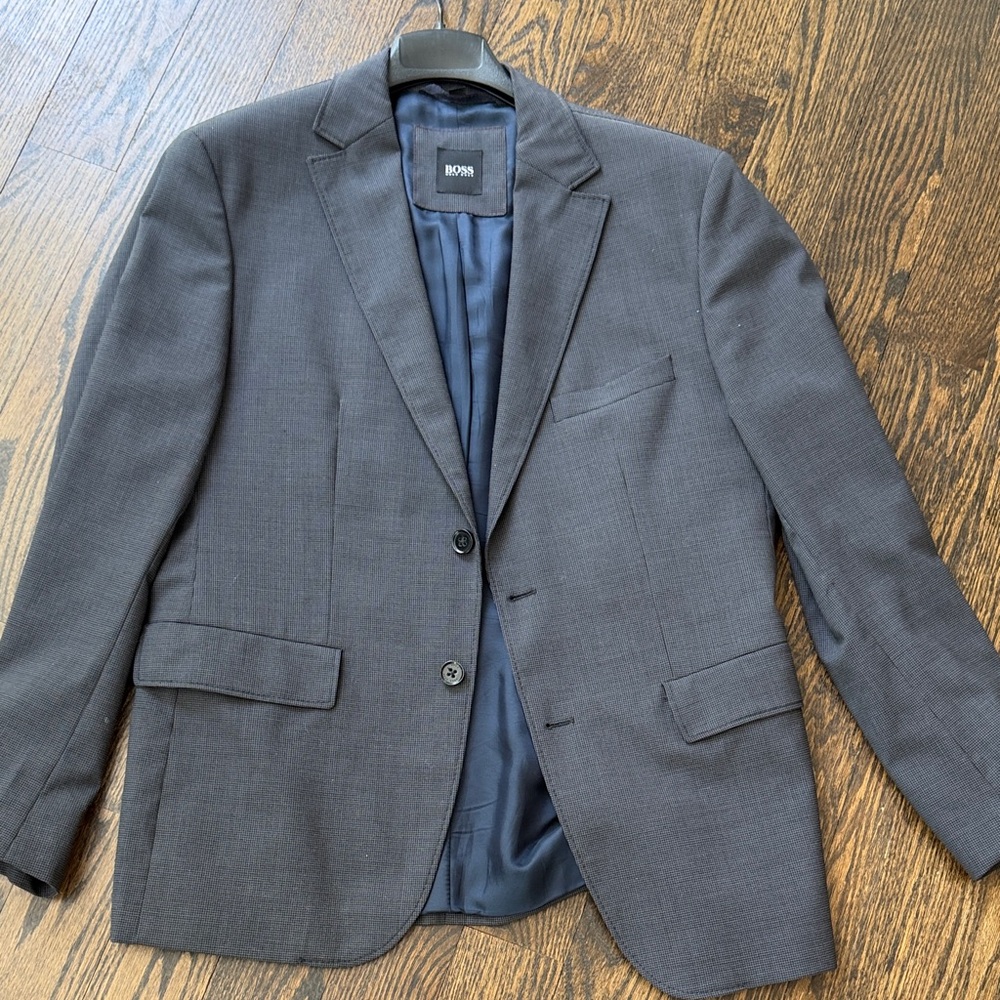 Hugo BOSS Men's Dark Grey Two-Button Sport Coat 38R